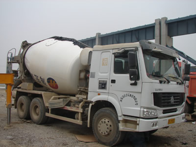 砼運(yùn)輸車(chē) concrete mixing carrier